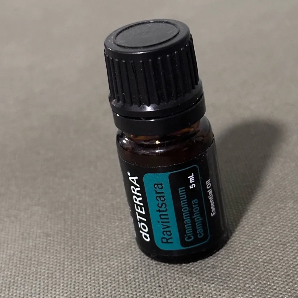 5mL Ravintsara Essential Oil - Picture 2 of 2